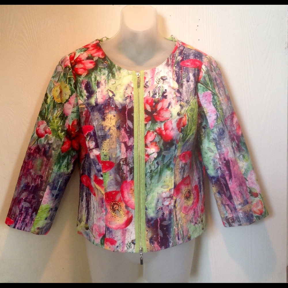 Alberto Makali Floral Jacket with a front zipper .